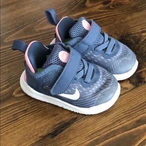 Toddler girls Nike sneakers